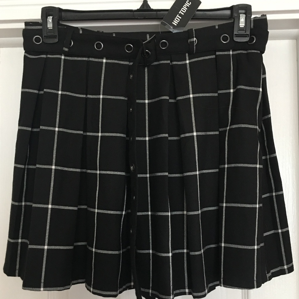 Hot Topic Black Plaid Pleated Skirt